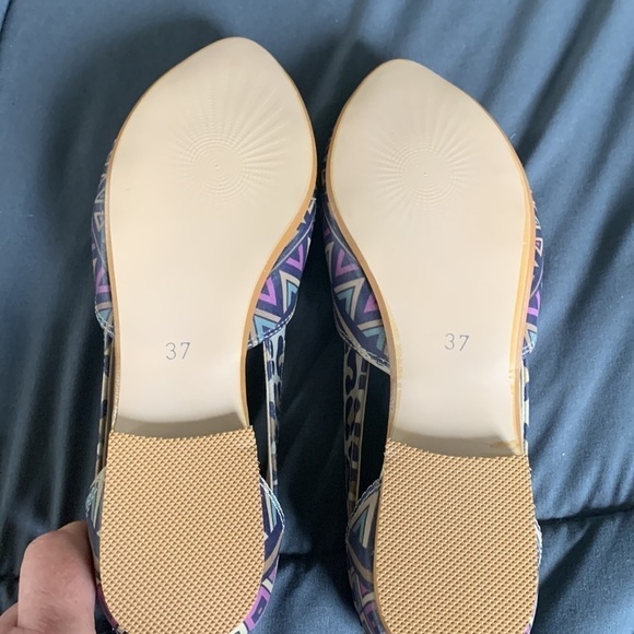 Goby Women’s Printed Ballet Flat - Picture 9 of 9